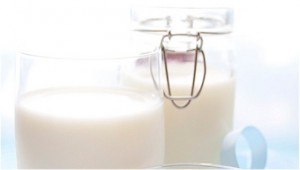 Teure Kindermilch nicht besser als Kuhmilch