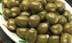 Warnung vor italienischen Bio-Oliven mit Mandeln
